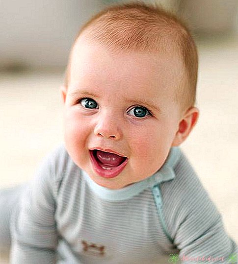 8 месеци бебе без зуба, је ли нормално? - Нови центар за децу