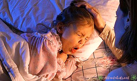 Baby klepus nakts laikā, zina cēloņus un to, kā palīdzēt - jauns bērnu centrs