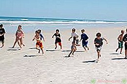 Noen morsomme strandspill for barn