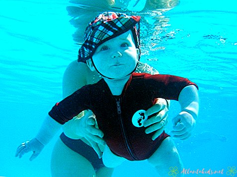 언제 아기가 수영장에 갈 수 있습니까?