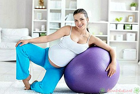 Использование мяча для йоги для индукции родов